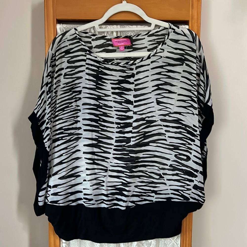 Banana Republic Black and White Blouse, Size 8